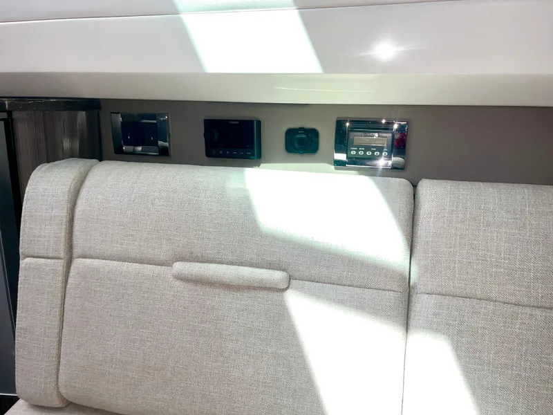 Slide: The Image of Sea Ray SLX 400 2019 - 30