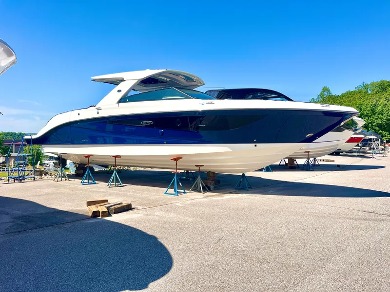 Slide: The Image of Sea Ray SLX 400 2019 - 4