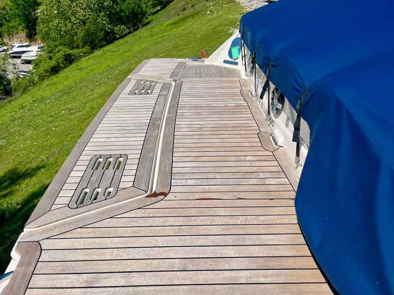 Slide: The Image of Sea Ray SLX 400 2019 - 6