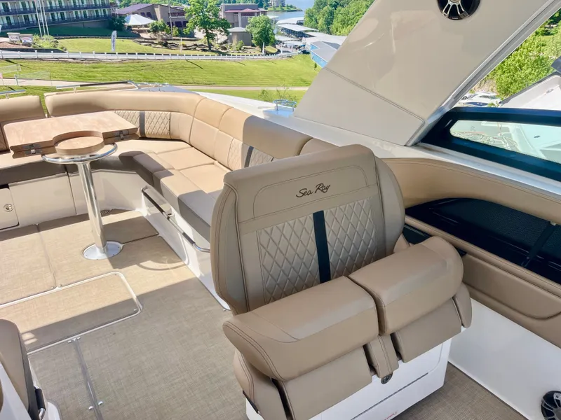 Slide: The Image of Sea Ray SLX 400 2019 - 7