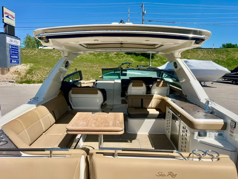 Slide: The Image of Sea Ray SLX 400 2019 - 8