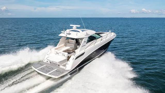 Slide: The Image of Sea Ray Sundancer 370 2011 - 44