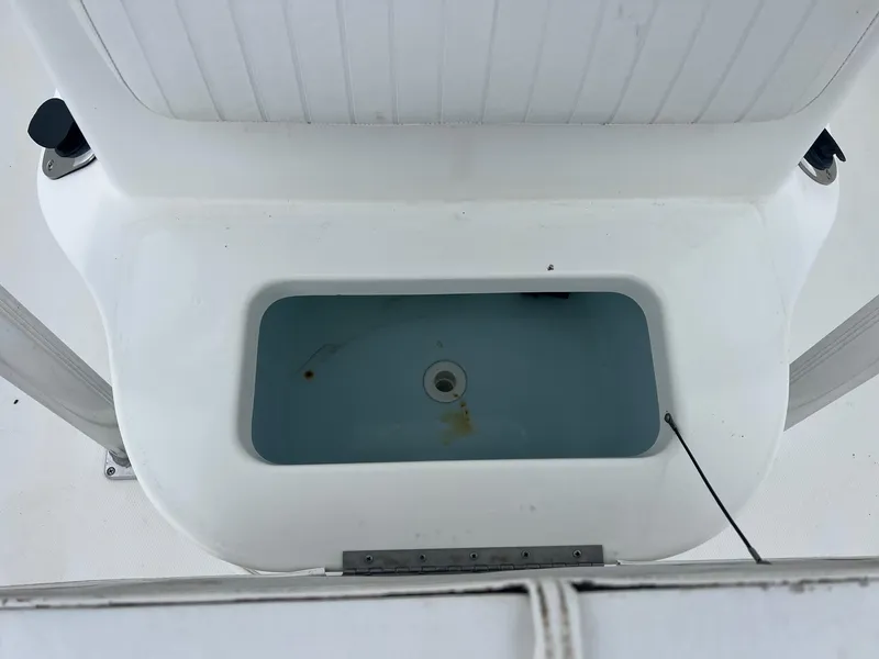 Slide: The Image of Livewell on a 2009 Sea Hunt BX24 boat, featuring a white interior and water-filled compartment. - 22