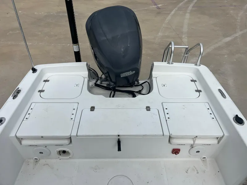 Slide: The Image of 2009 Sea Hunt BX24 boat deck with motor and storage compartments. - 28