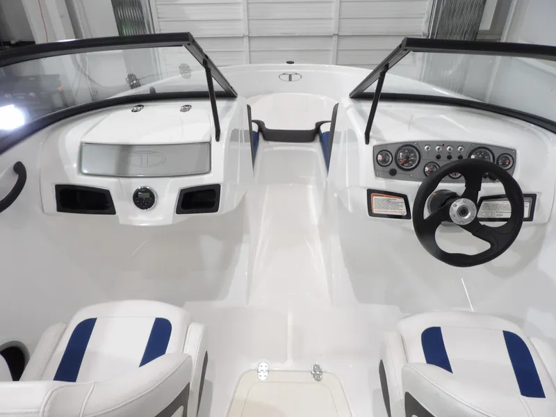 Slide: The Image of Tahoe 450TS 2017 - 11