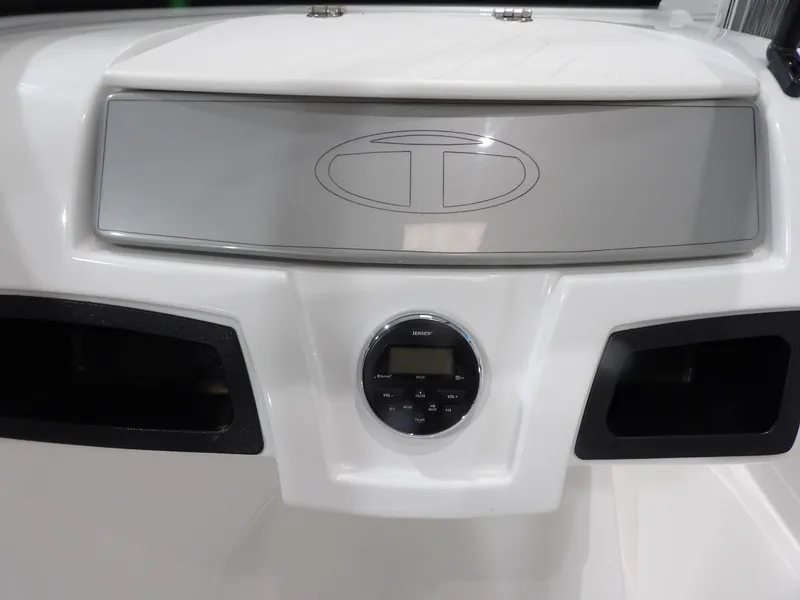 Slide: The Image of Tahoe 450TS 2017 - 12