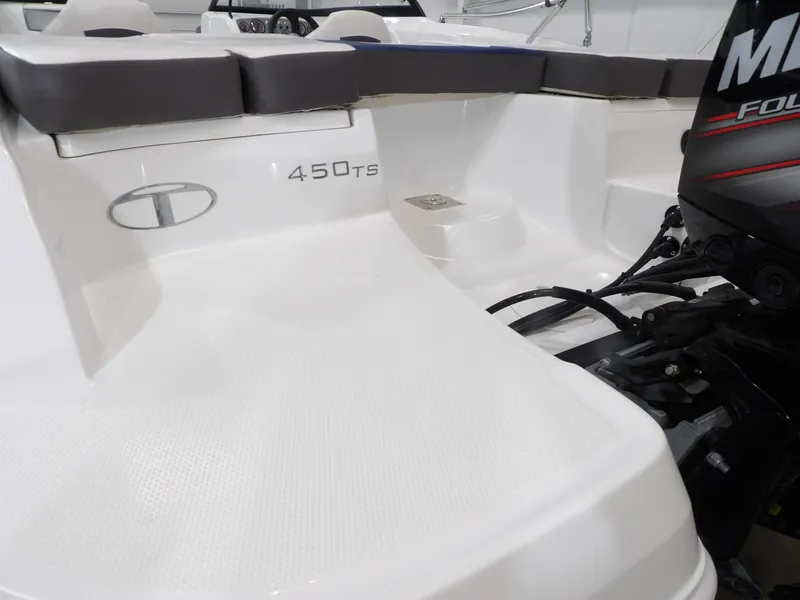 Slide: The Image of Tahoe 450TS 2017 - 16