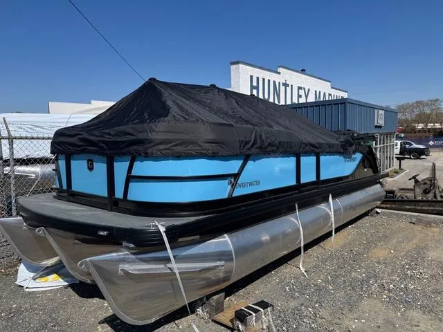 Slide: The Image of Godfrey Sweetwater 2286 SFLC - Yamaha 150 2025 - 11