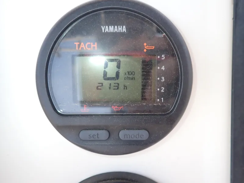 Slide: The Image of Yamaha tachometer displaying 213 hours on a 2014 Robalo R200 Center Console boat. - 29