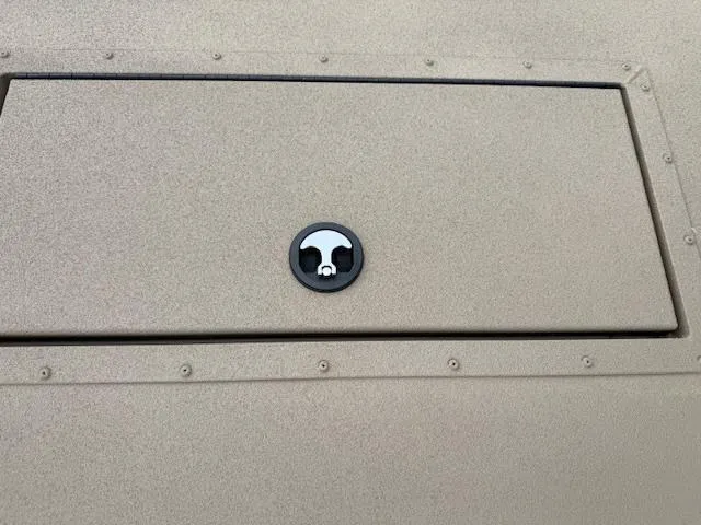 Slide: The Image of 2025 SeaArk Easy 200 boat hatch with secure latch, featuring a Suzuki DF200 engine. - 20