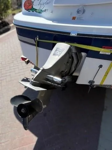 Slide: The Image of 2002 Four Winns 170 Horizon boat stern with outboard motor and propeller. - 5