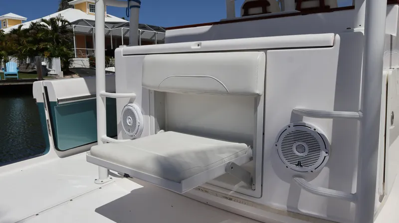 Slide: The Image of 2019 Everglades 435 Center Console boat with fold-out seat and speakers. - 23