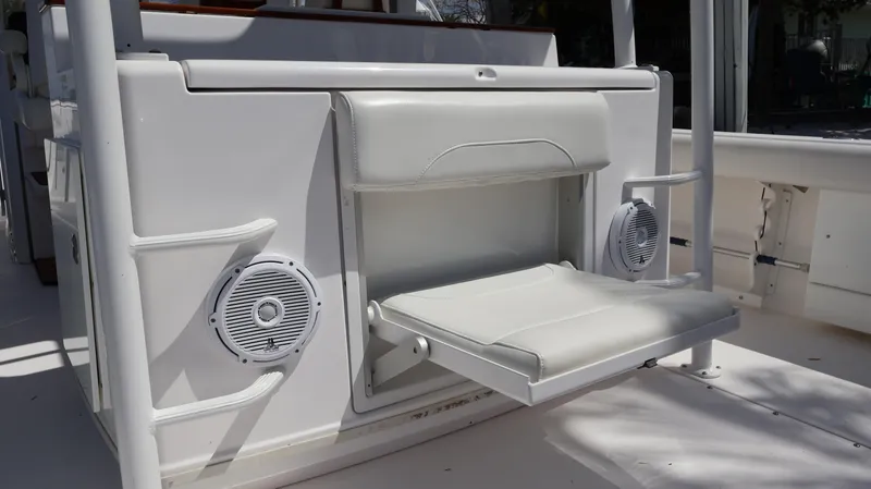 Slide: The Image of 2019 Everglades 435 Center Console boat seat with built-in speakers. - 25