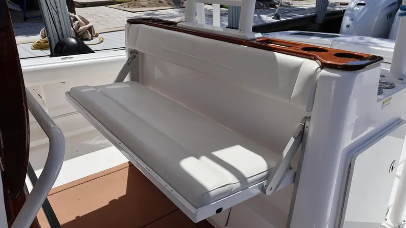 Slide: The Image of 2019 Everglades 435 Center Console boat with foldable white bench seat. - 39