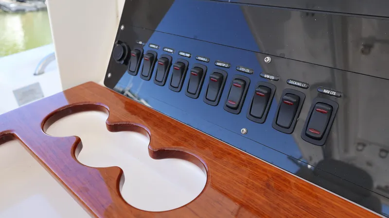 Slide: The Image of Everglades 435 Center Console 2019 - 51