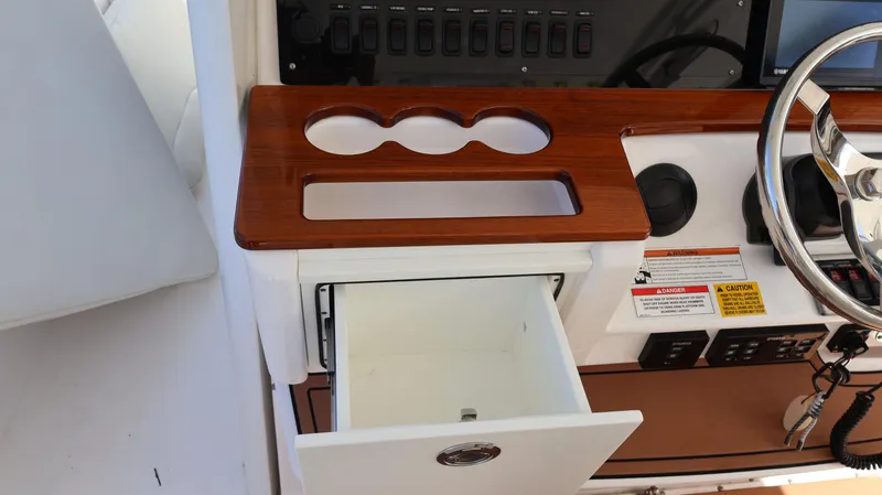 Slide: The Image of Everglades 435 Center Console 2019 - 55