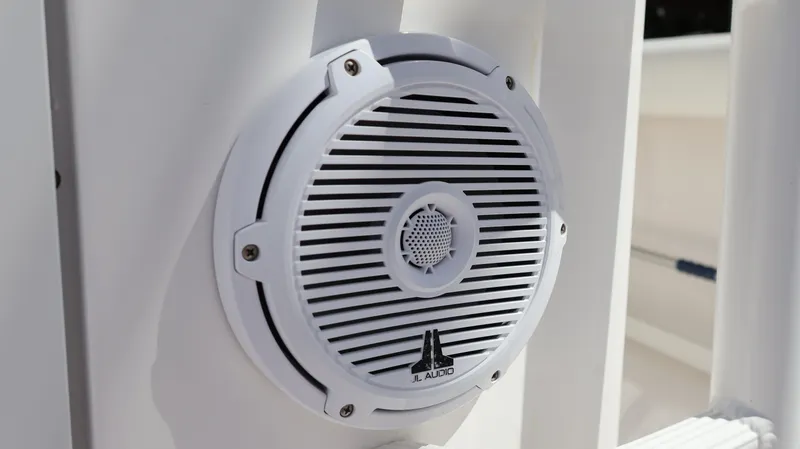 Slide: The Image of Everglades 435 Center Console 2019 - 60