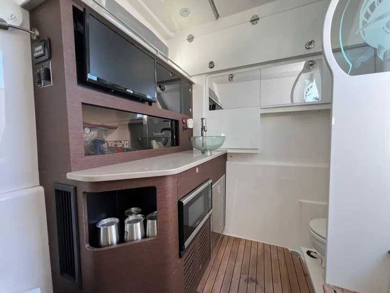 Slide: The Image of Everglades 435 Center Console 2019 - 63