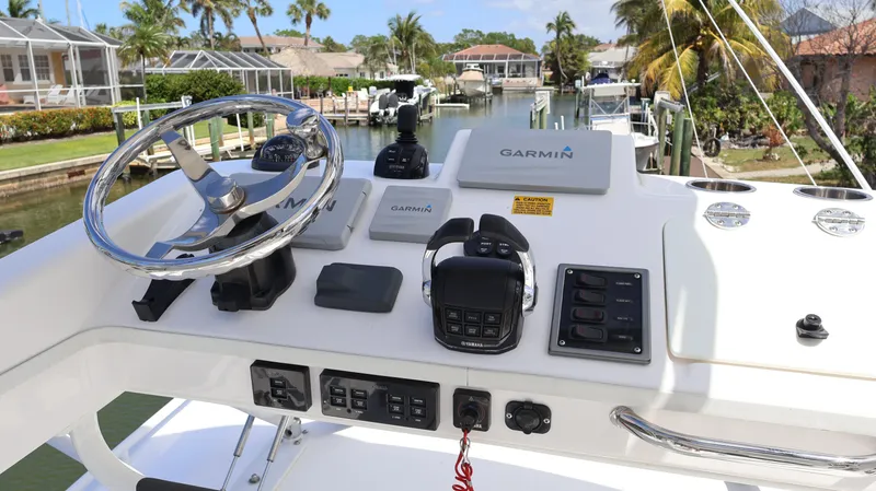 Slide: The Image of Everglades 435 Center Console 2019 - 72