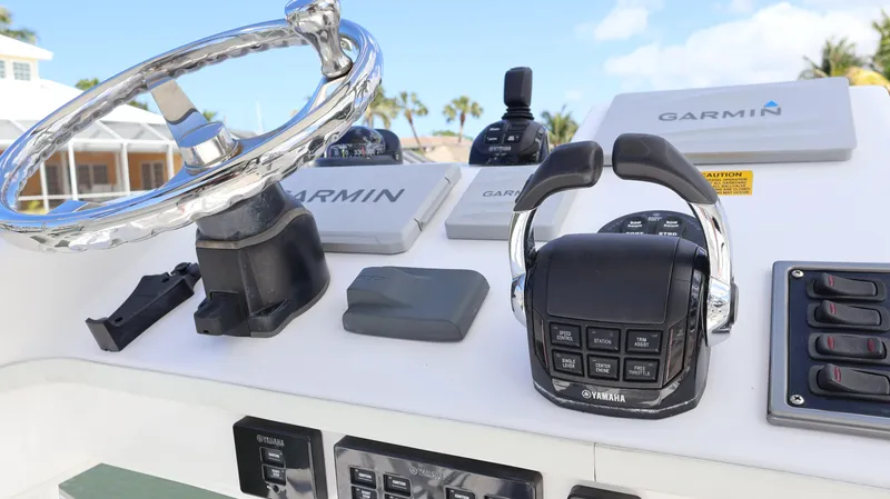 Slide: The Image of Everglades 435 Center Console 2019 - 74