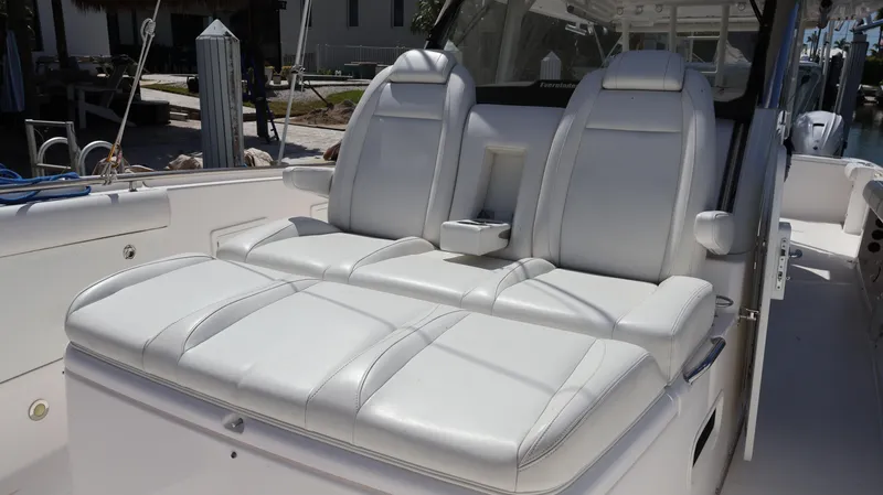 Slide: The Image of Everglades 435 Center Console 2019 - 77