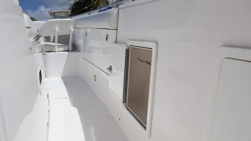 Slide: The Image of Everglades 435 Center Console 2019 - 89