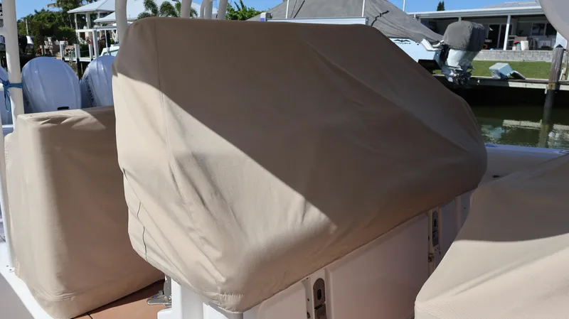 Slide: The Image of Everglades 435 Center Console 2019 - 90