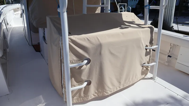 Slide: The Image of Everglades 435 Center Console 2019 - 93