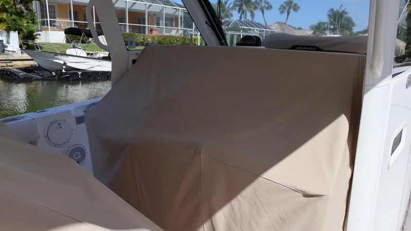 Slide: The Image of Everglades 435 Center Console 2019 - 96