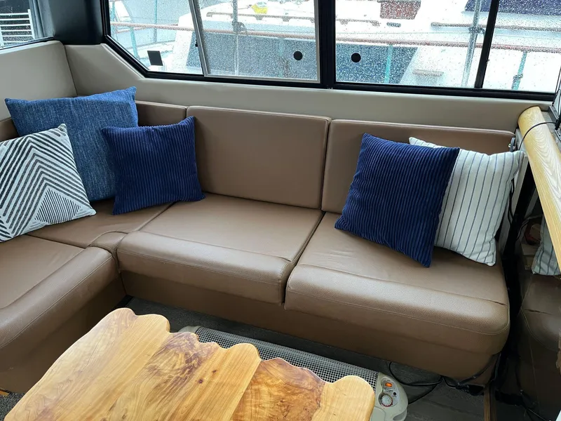 Slide: The Image of Bayliner 4387 - Salon Seating/Table - 6
