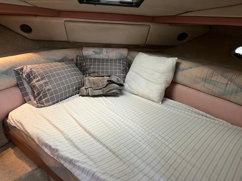 Slide: The Image of Bayliner 4387 - Guest Cabin - 8