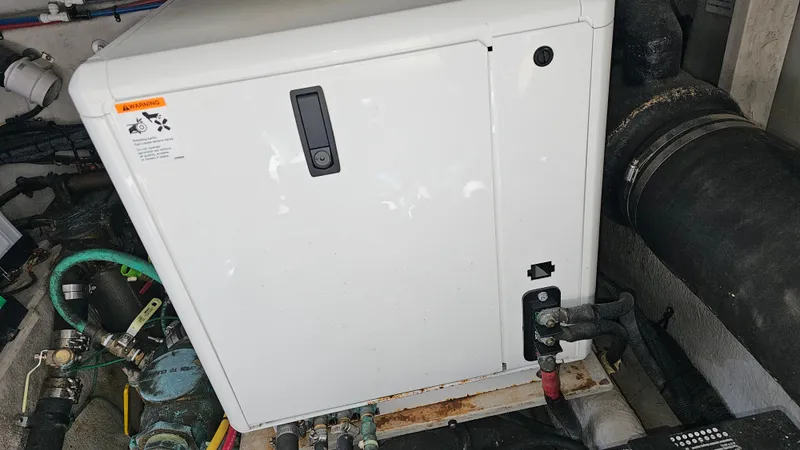 Slide: The Image of Sea Ray 410 Express Cruiser 2003 - 54