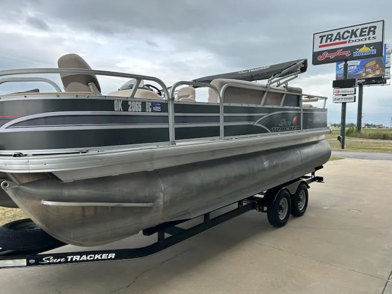 Slide: The Image of 2015 Sun Tracker fb22X3 pontoon boat on trailer at dealership. - 3