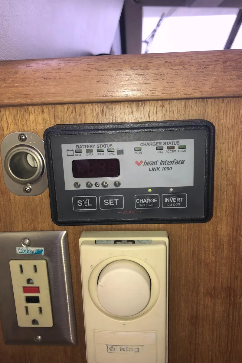 Slide: The Image of Control panel on a 1997 Bayliner 3988 Motor Yacht, featuring battery and charger status indicators. - 33
