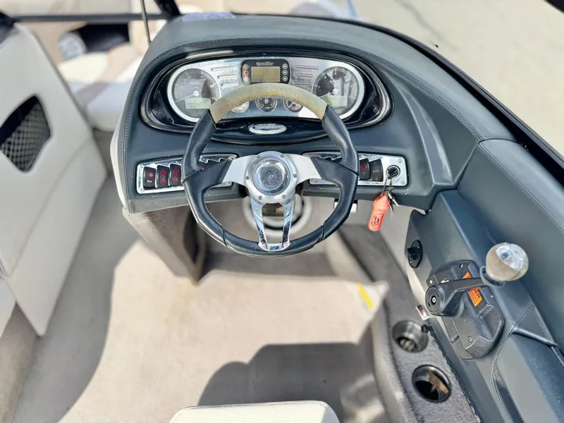 Slide: The Image of 2007 Malibu Wakesetter 247 LSV boat dashboard with steering wheel and controls. - 31