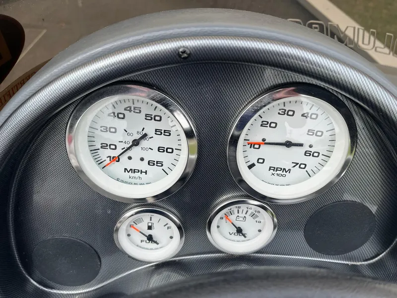Slide: The Image of Dashboard of 2010 Alumacraft Navigator 175 CS with speedometer and RPM gauges. - 17