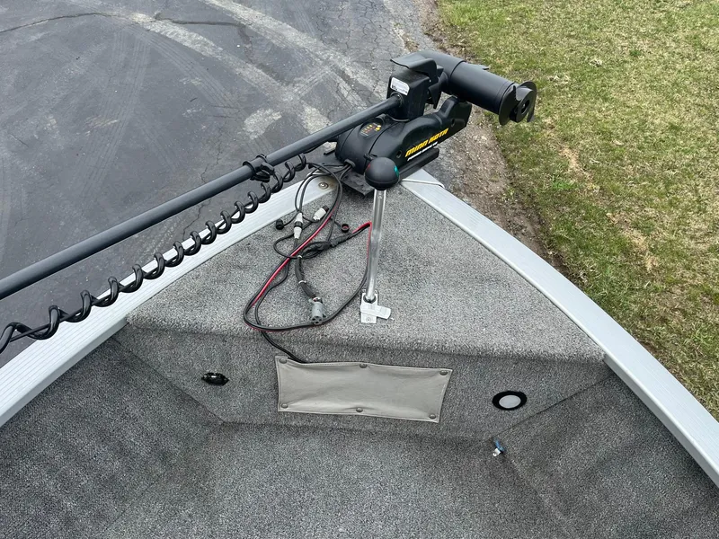 Slide: The Image of 2010 Alumacraft Navigator 175 CS boat with trolling motor on carpeted deck. - 18