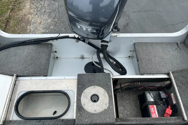 Slide: The Image of 2010 Alumacraft Navigator 175 CS boat interior with Yamaha motor and battery compartment. - 23