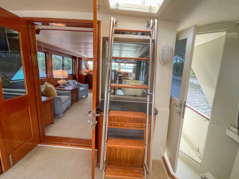 Slide: The Image of Hatteras 53 Motoryacht 1984 - 50