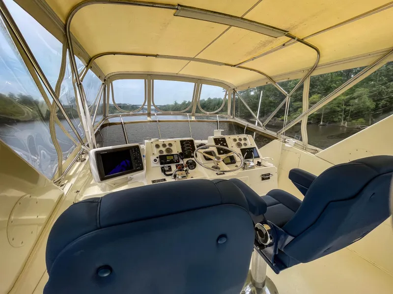 Slide: The Image of Hatteras 53 Motoryacht 1984 - 53