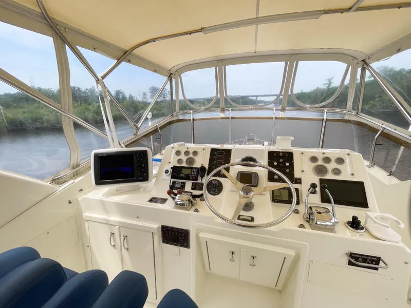 Slide: The Image of Hatteras 53 Motoryacht 1984 - 57