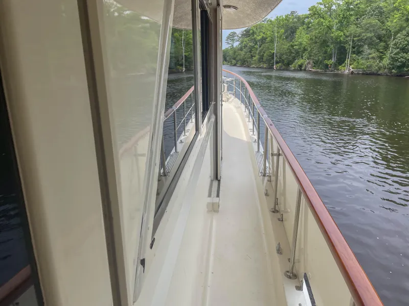 Slide: The Image of Hatteras 53 Motoryacht 1984 - 60