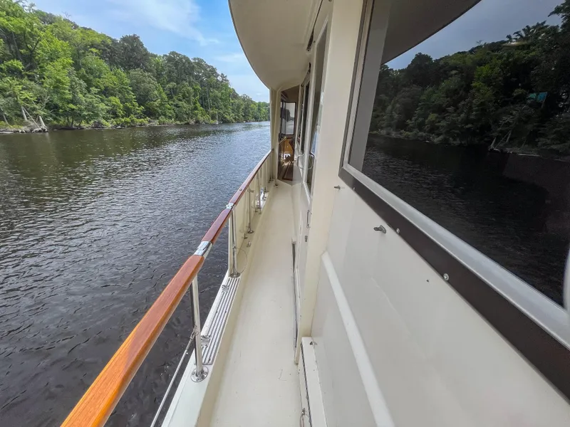 Slide: The Image of Hatteras 53 Motoryacht 1984 - 66