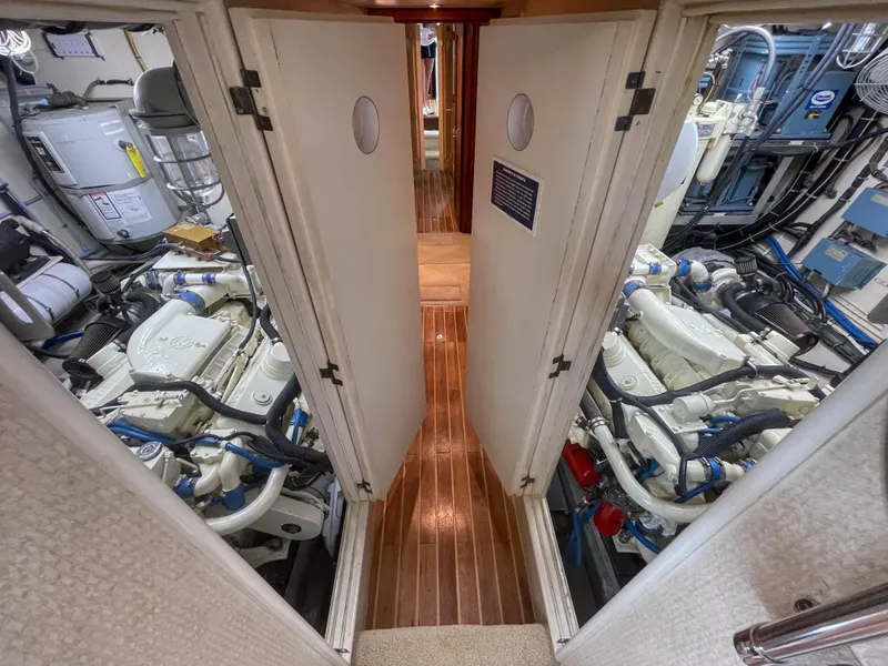 Slide: The Image of Hatteras 53 Motoryacht 1984 - 67