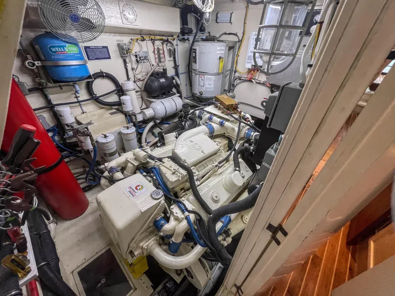 Slide: The Image of Hatteras 53 Motoryacht 1984 - 68