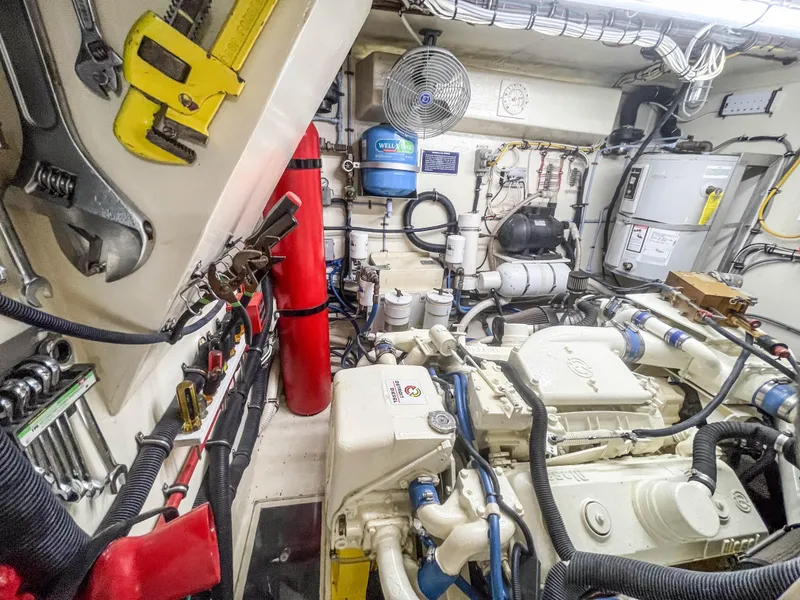 Slide: The Image of Hatteras 53 Motoryacht 1984 - 69