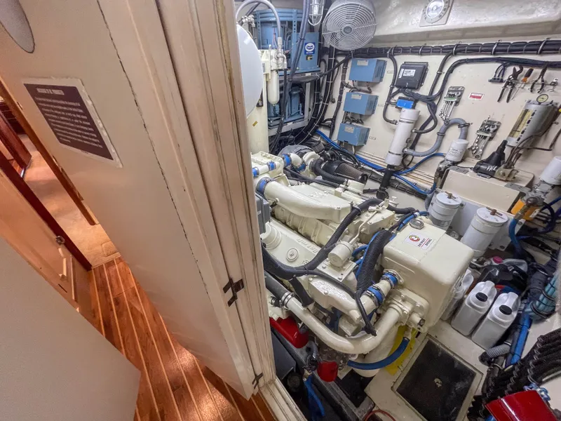 Slide: The Image of Hatteras 53 Motoryacht 1984 - 70