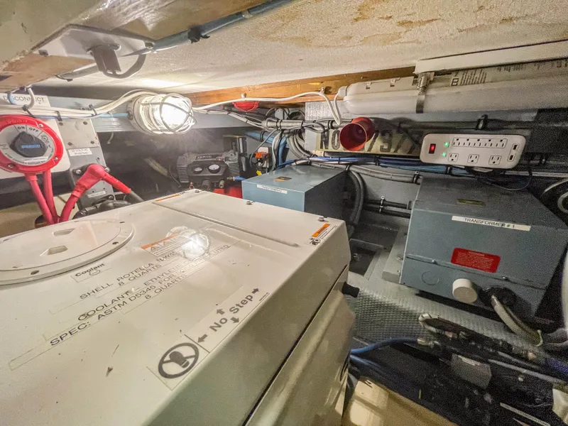 Slide: The Image of Hatteras 53 Motoryacht 1984 - 75