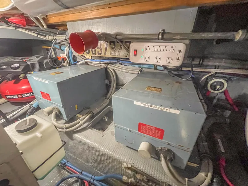 Slide: The Image of Hatteras 53 Motoryacht 1984 - 76