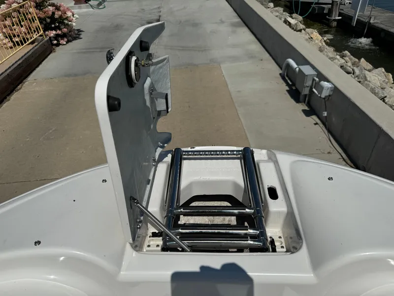 Slide: The Image of 2006 Yamaha Boats AR 210 with open hatch and ladder on deck. - 17